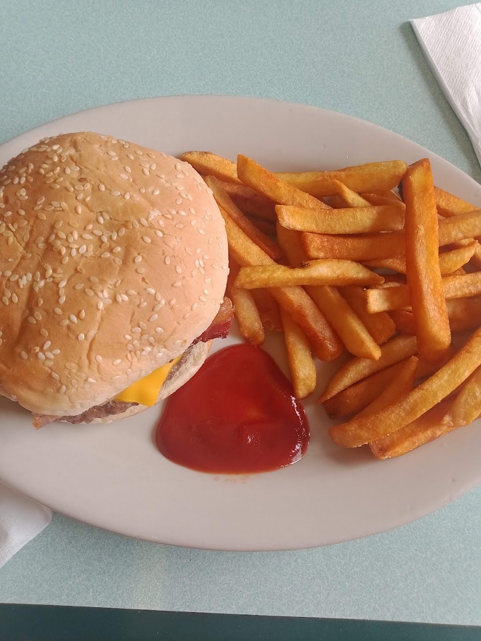 Cheeseburger with Fries